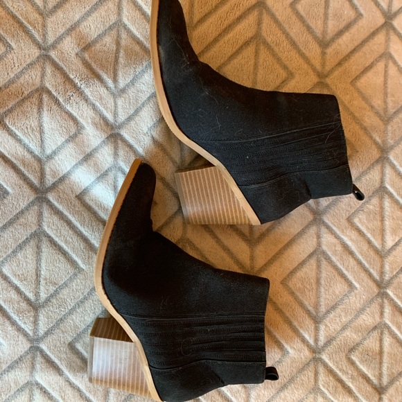 Forever 21 pointed toe booties - Picture 2 of 2